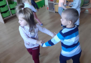 Zabawa taneczna przy piosence "Prawa dziecka"